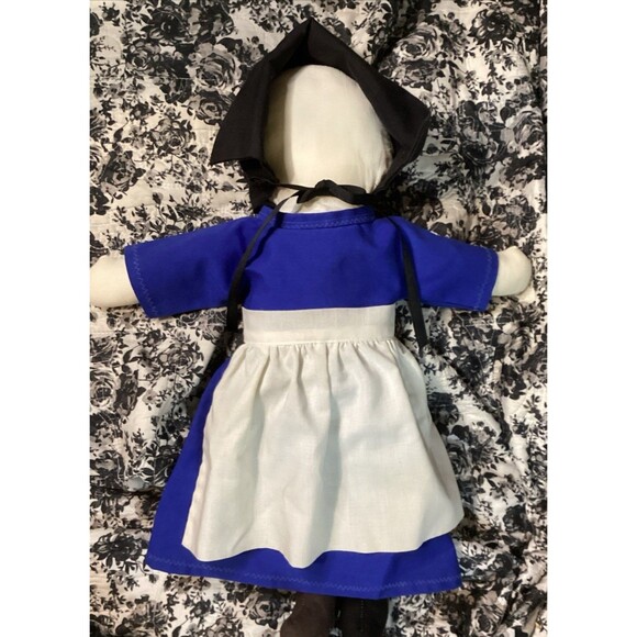 Faceless Handmade Amish Dolls Man & Woman in Traditional Amish Blue & Black - Picture 12 of 14